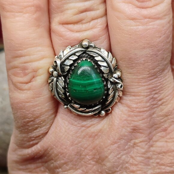None Jewelry - Southwest Malachite Sterling Silver Ring Size 7.5 Large Feather Leaf Setting